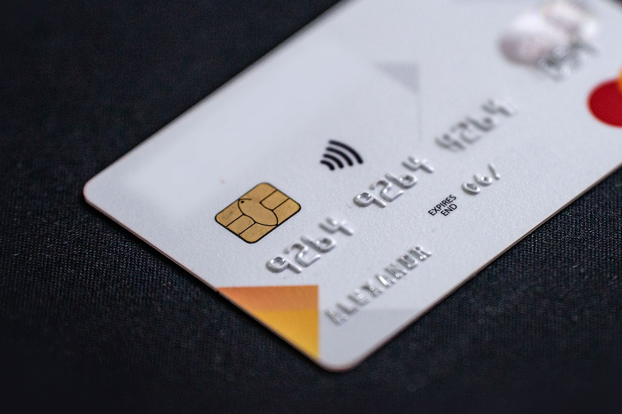How to securely use your debit card or credit card for online shopping